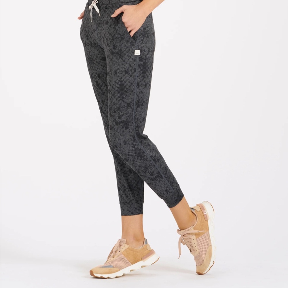 Vuori Women’s Performance Charcoal patterned Jogger Pants size small